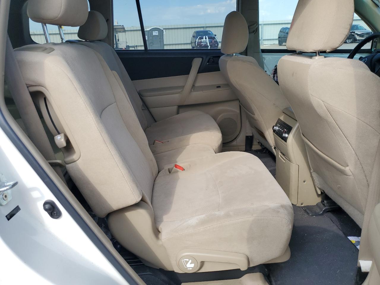 5TDZA3EH9BS011311 2011 Toyota Highlander Base