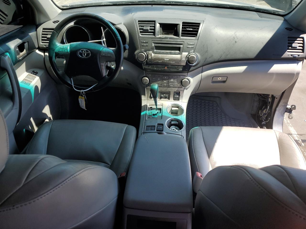 5TDKK3EH6AS008878 2010 Toyota Highlander Se