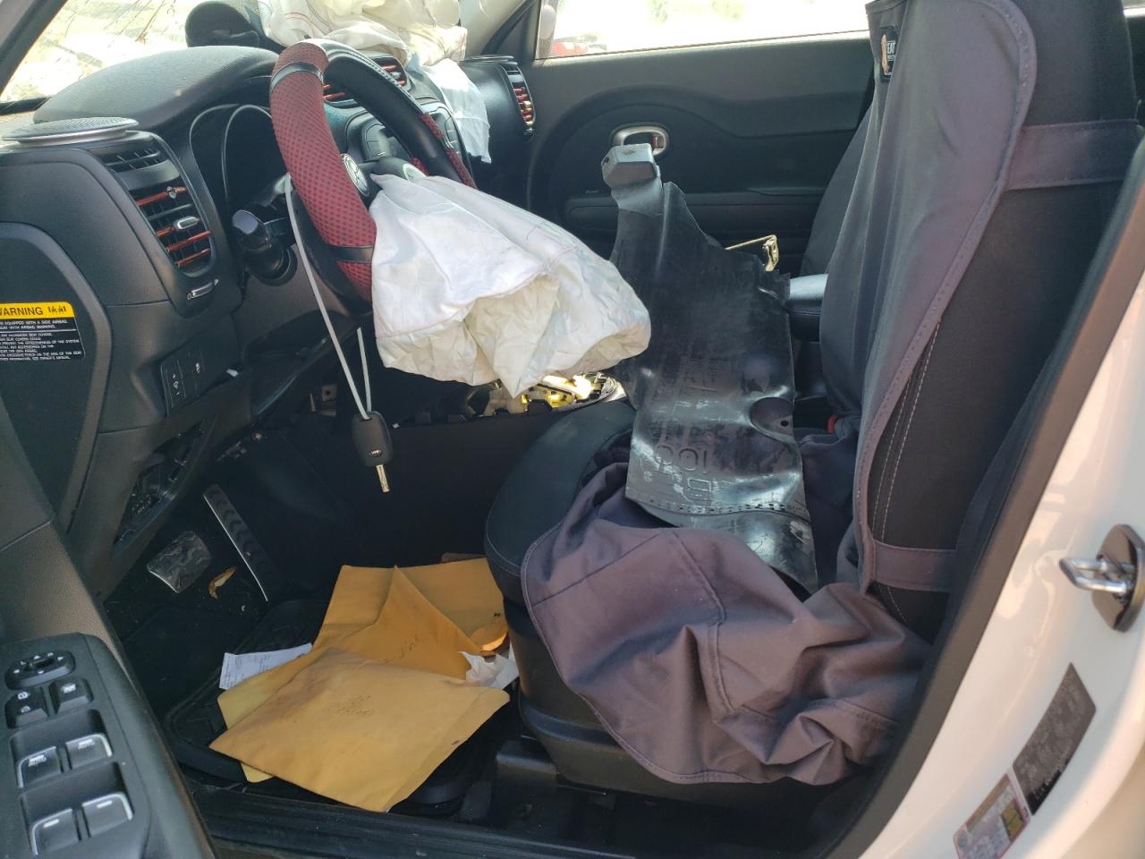 KNDJP3A52J7906977 2018 Kia Soul +