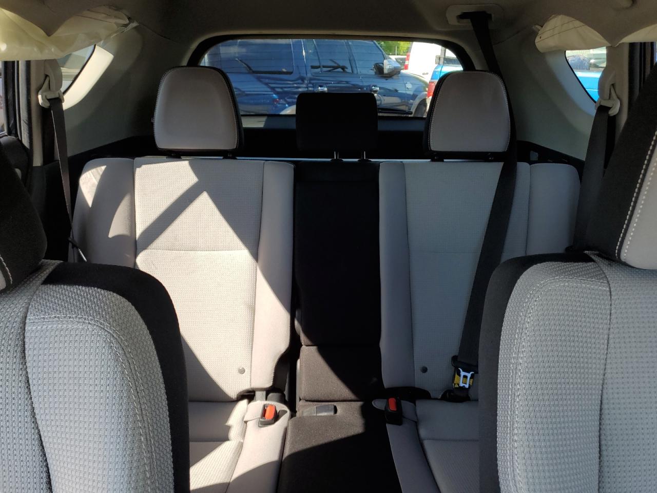 JTMRFREV2HJ135484 2017 Toyota Rav4 Xle