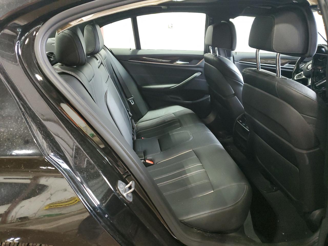 WBAJE7C56KWW14229 2019 BMW 540 Xi