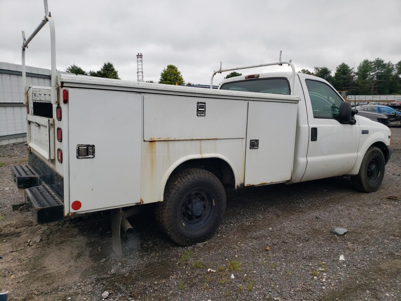 Lot #2972176129 2001 FORD F350 SRW S