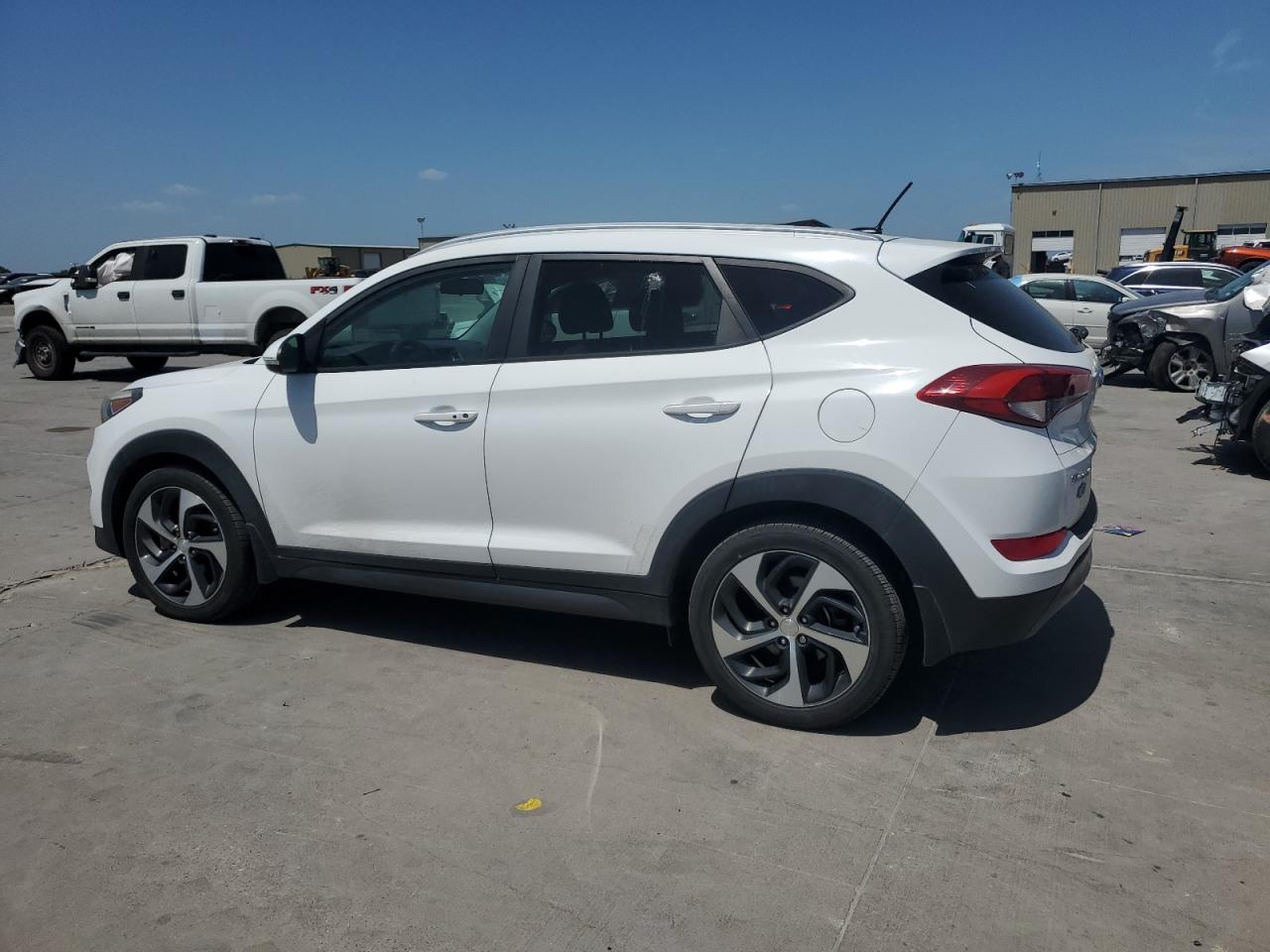 2016 Hyundai Tucson Limited vin: KM8J33A23GU214377