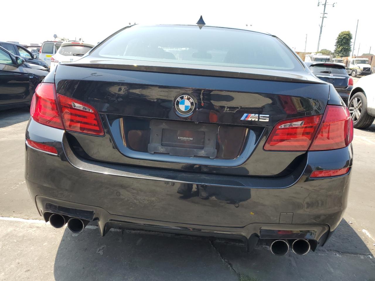 2013 BMW M5 vin: WBSFV9C52DC773069