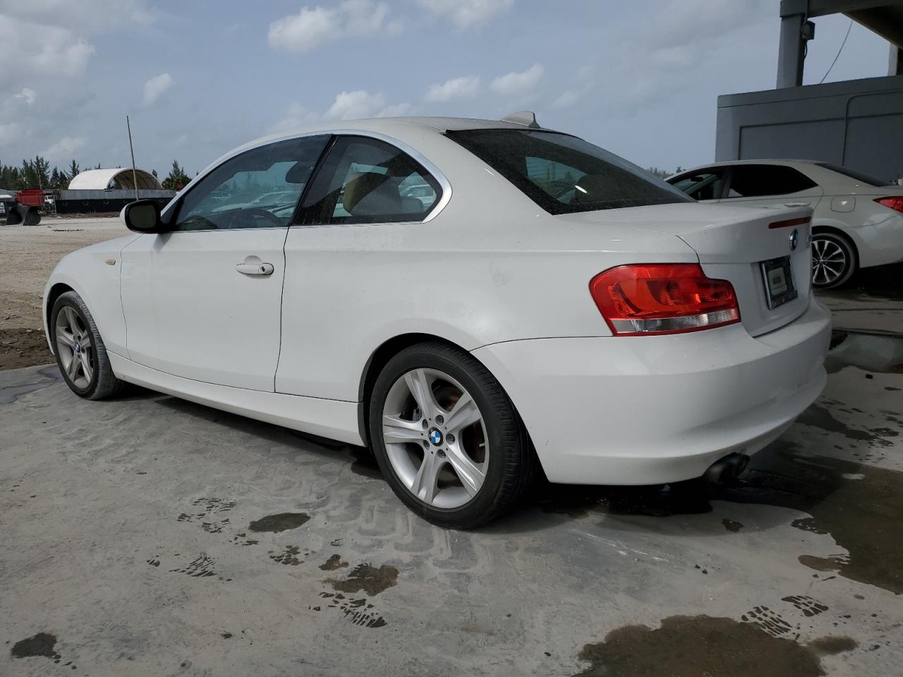 2013 BMW 128 I vin: WBAUP7C58DVP24733