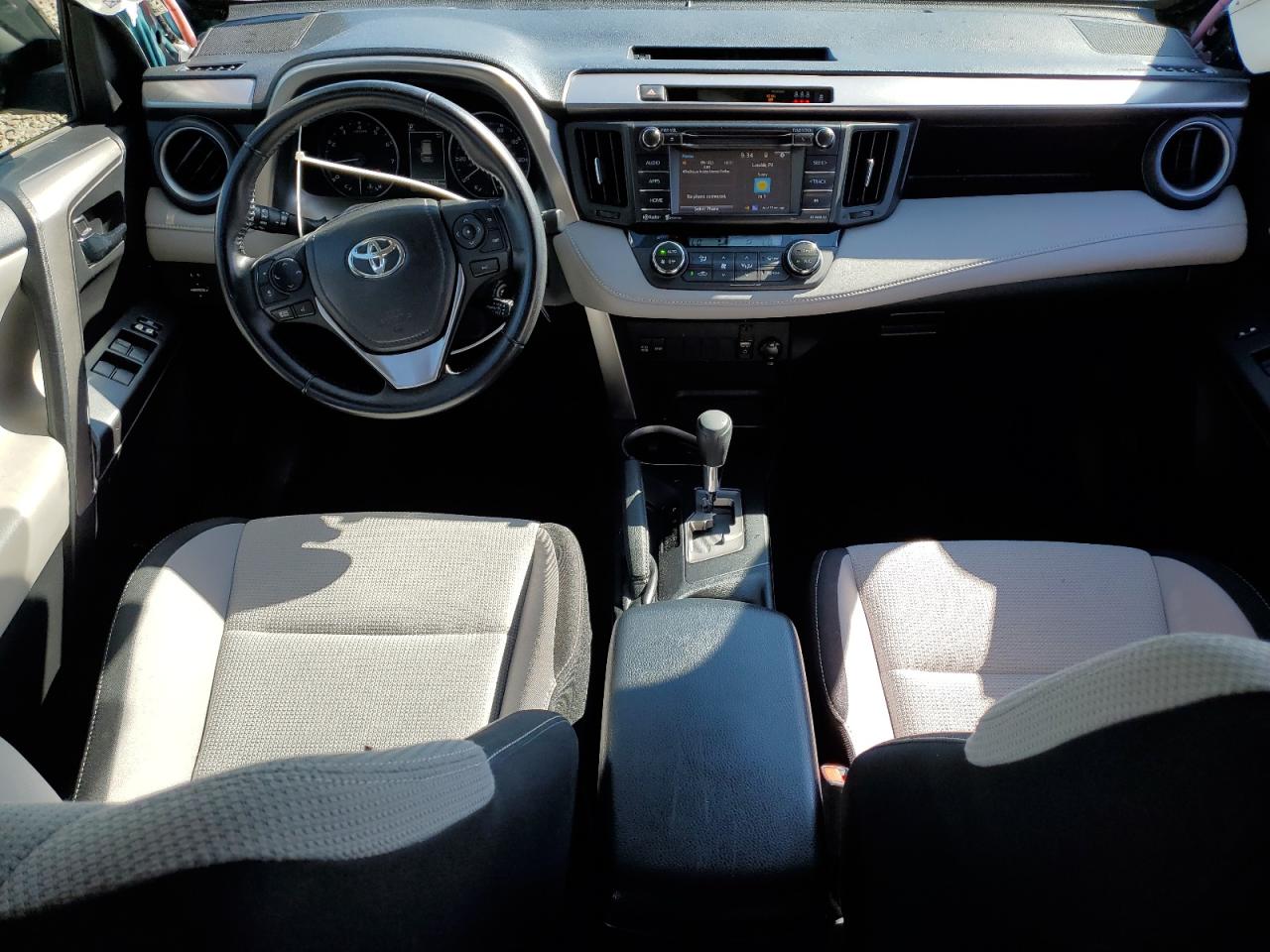 JTMRFREV2HJ135484 2017 Toyota Rav4 Xle