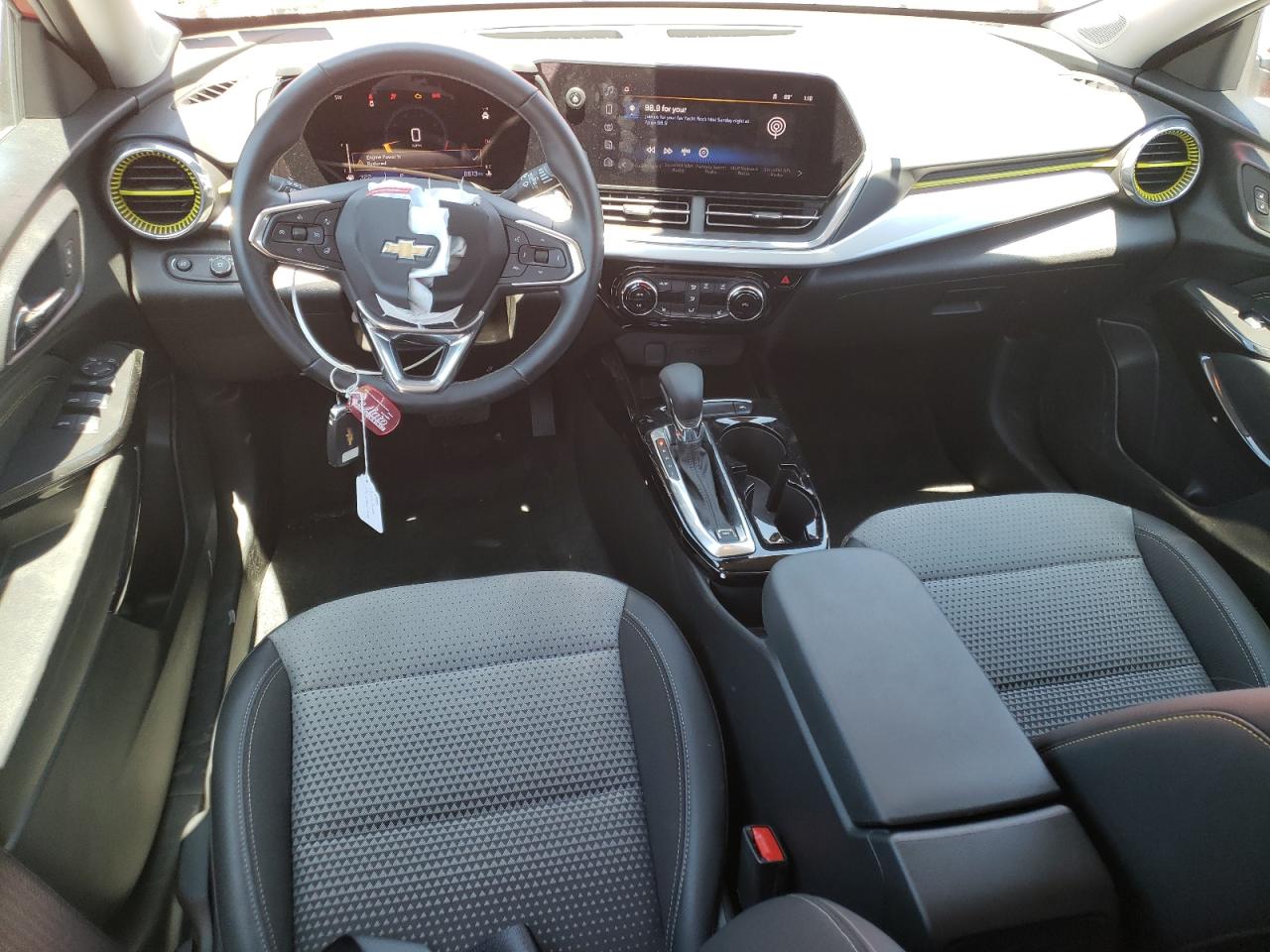 KL77LHE28RC034629 2024 Chevrolet Trax 1Lt