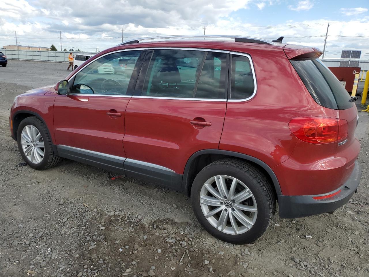 2012 Volkswagen Tiguan S vin: WVGBV7AX1CW087953