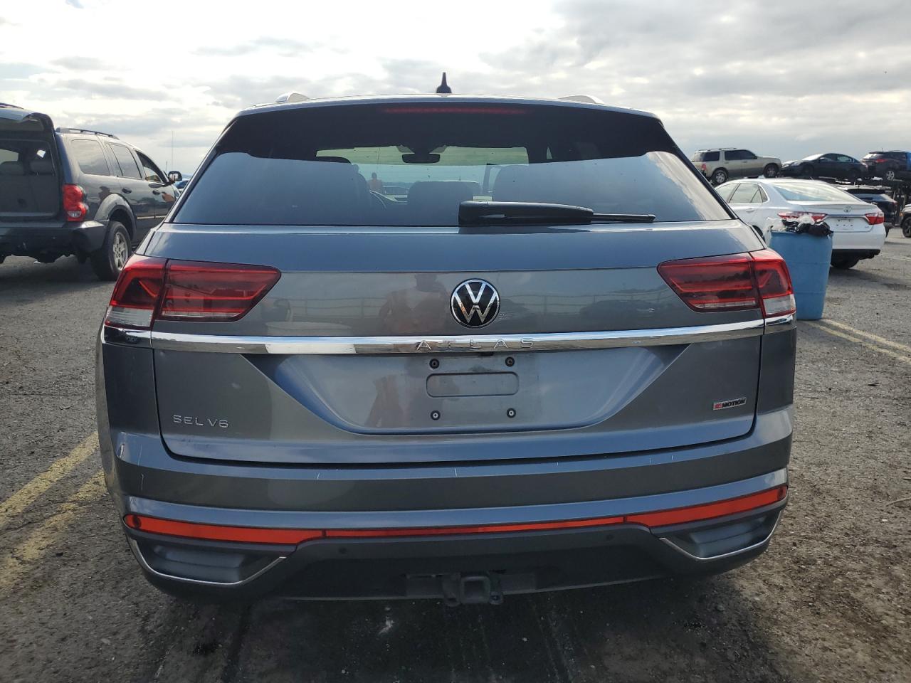 1V2ME2CA6LC209800 2020 Volkswagen Atlas Cross Sport Sel