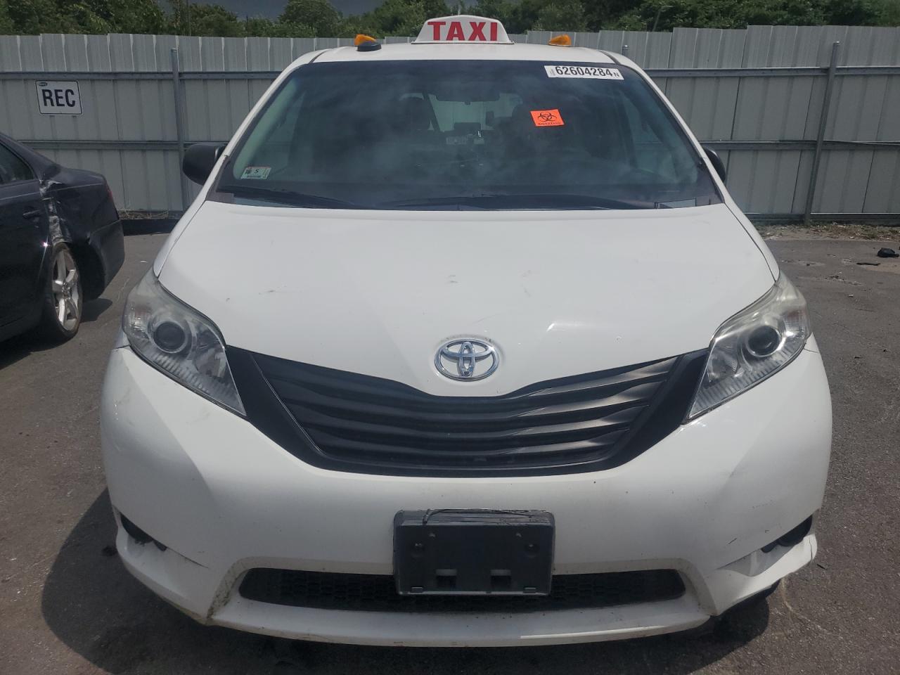 2015 Toyota Sienna vin: 5TDZK3DCXFS531073