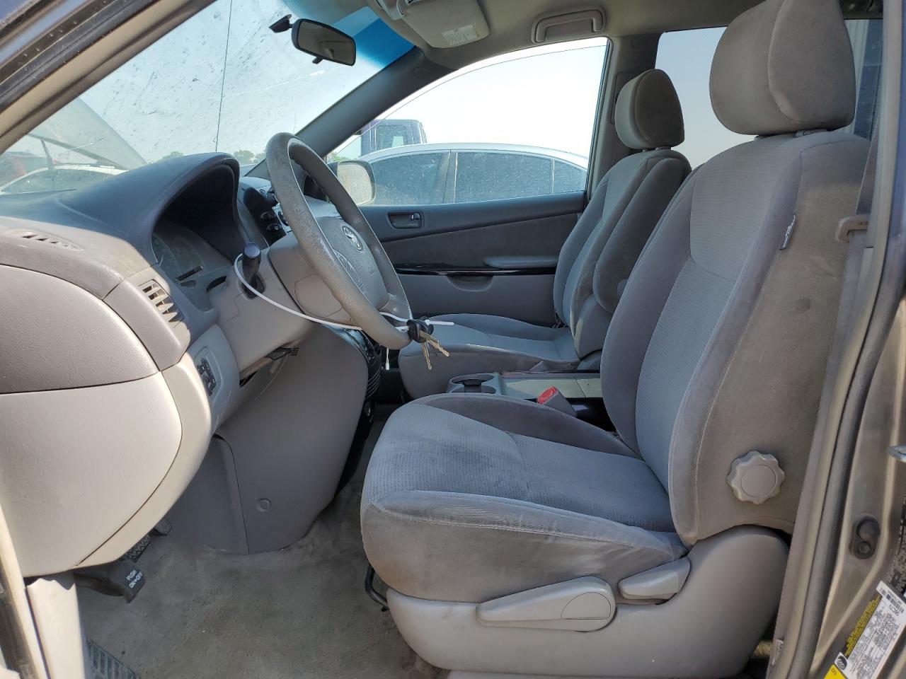 Lot #2848297465 2005 TOYOTA SIENNA LE