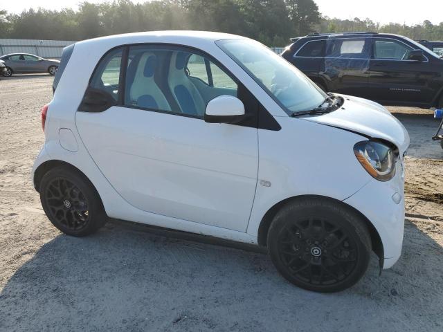 VIN WMEFJ5DA0HK172537 2017 Smart Fortwo no.4