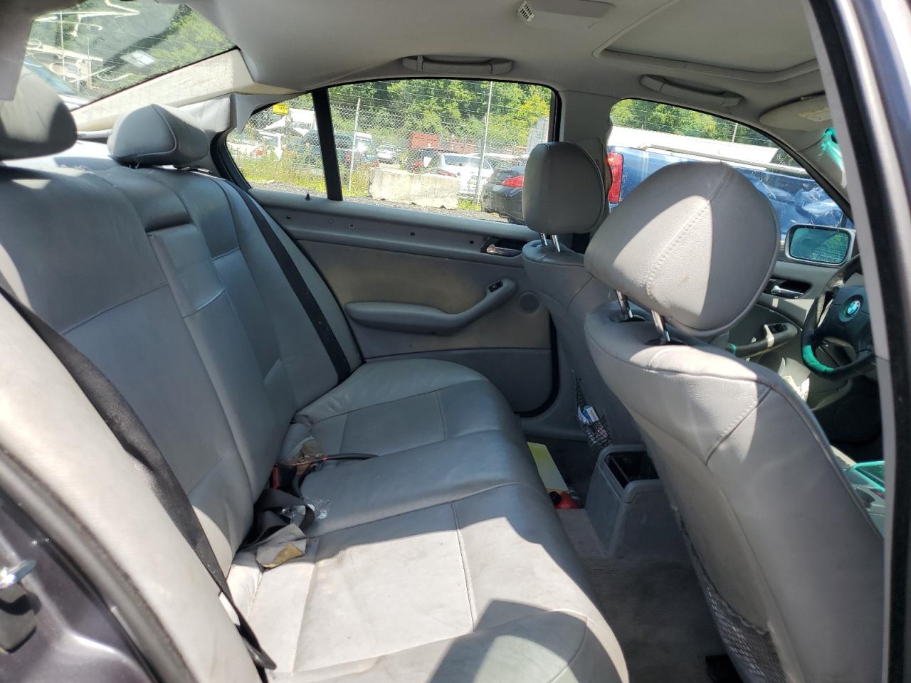 WBAET37462NG72366 2002 BMW 325 I