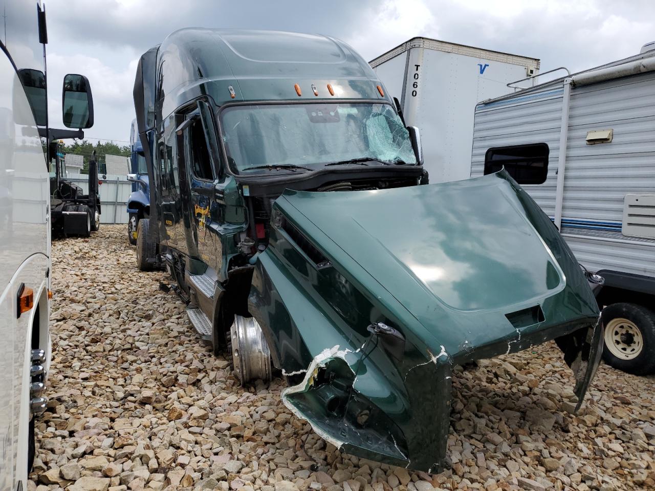  Salvage Freightliner Cascadia 1