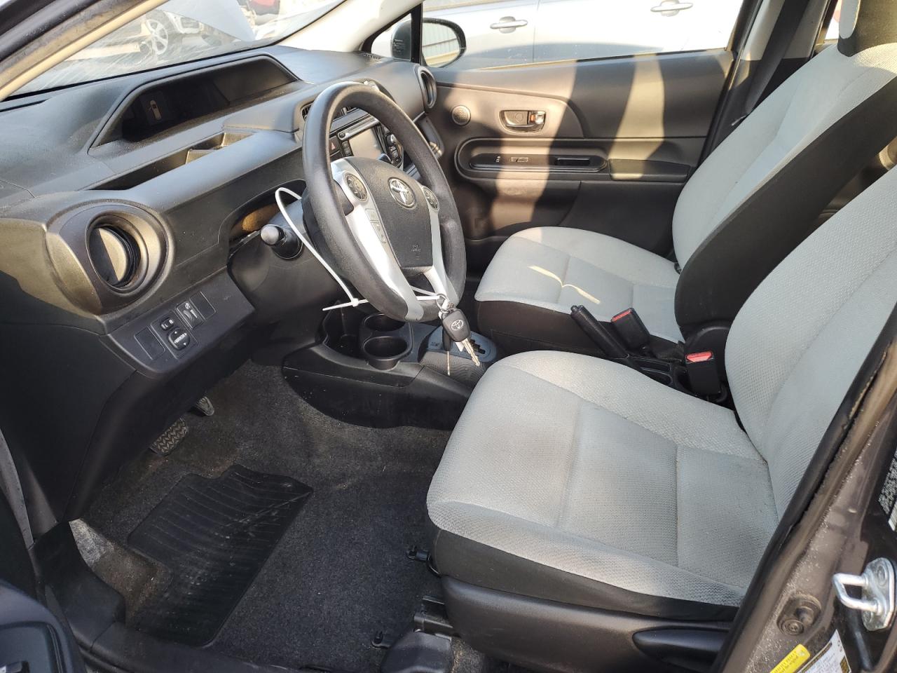 JTDKDTB35G1136683 2016 Toyota Prius C