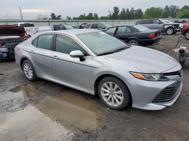 VIN 4T1B11HKXJU609958 2018 Toyota Camry, L no.4