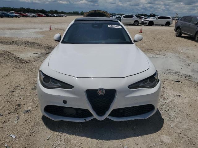 VIN ZARFAEBN7J7566295 2018 Alfa Romeo Giulia no.5