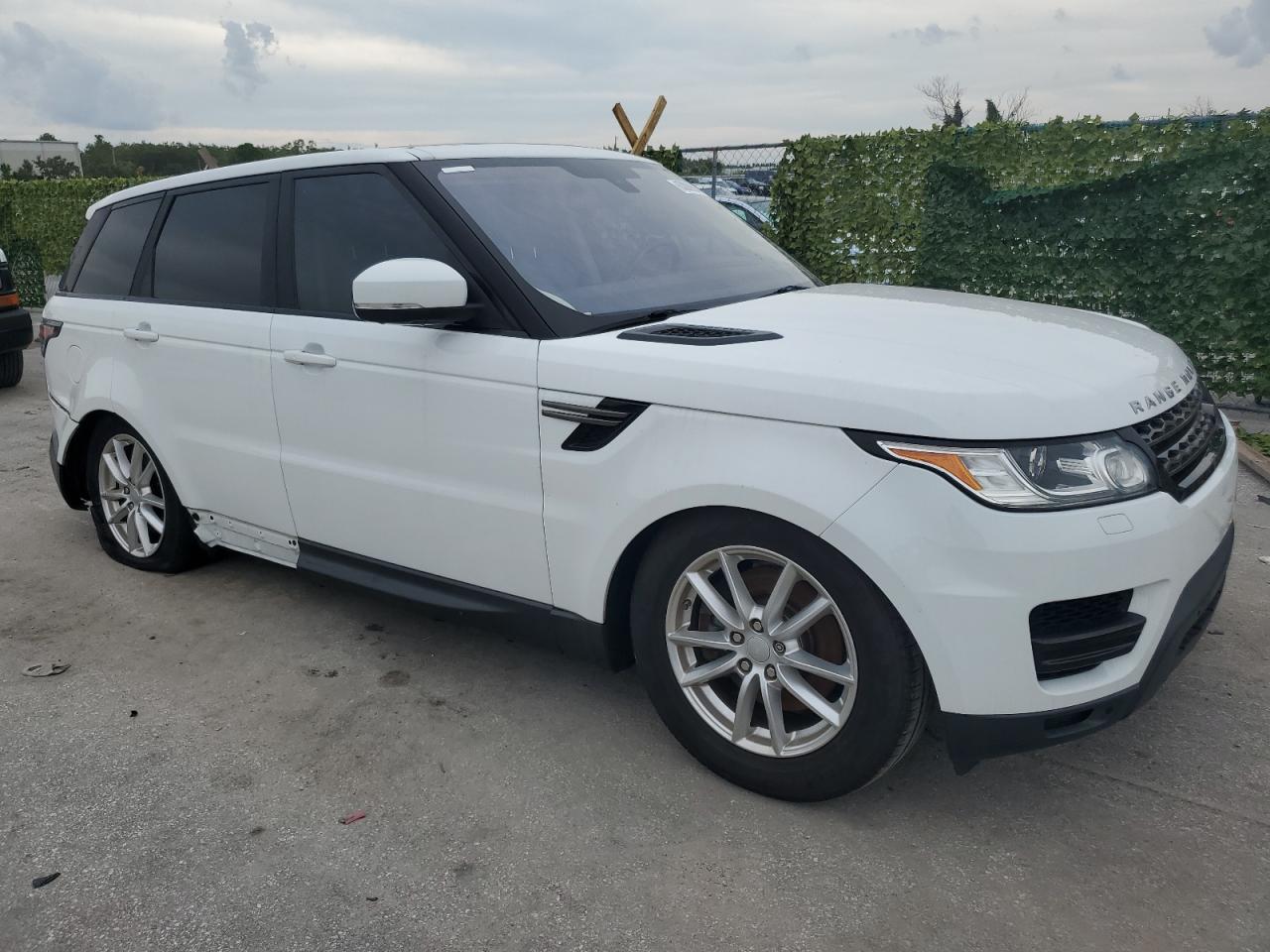 2016 Land Rover Range Rover Sport Se vin: SALWG2PF4GA110879