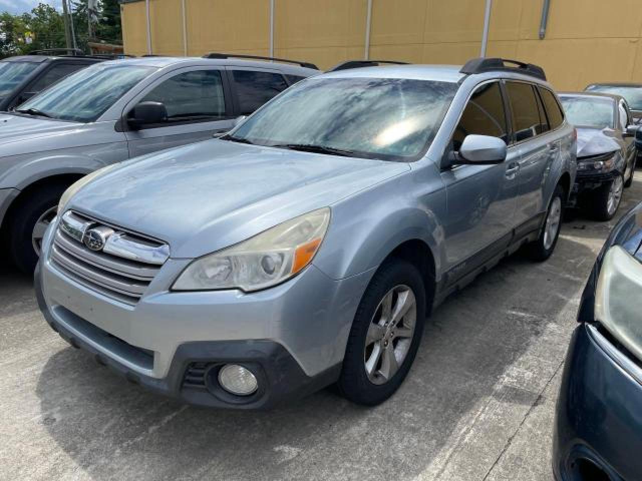 2014 Subaru Outback 2.5I Premium vin: 4S4BRCCC5E3201769