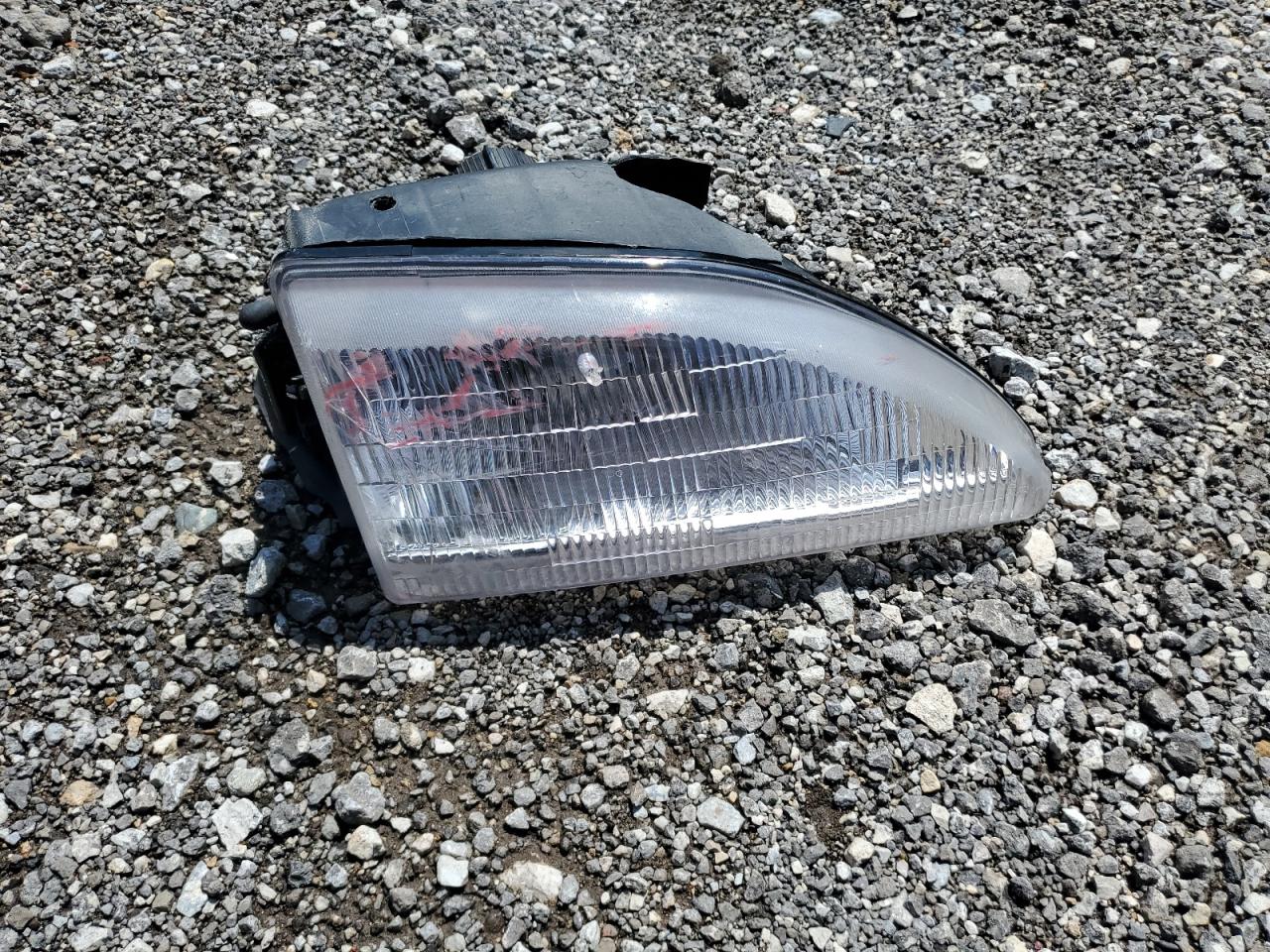 1FAFP4047WF138923 1998 Ford Mustang