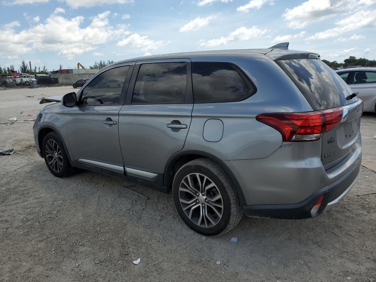 JA4AD3A33JZ000388 2018 Mitsubishi Outlander Se