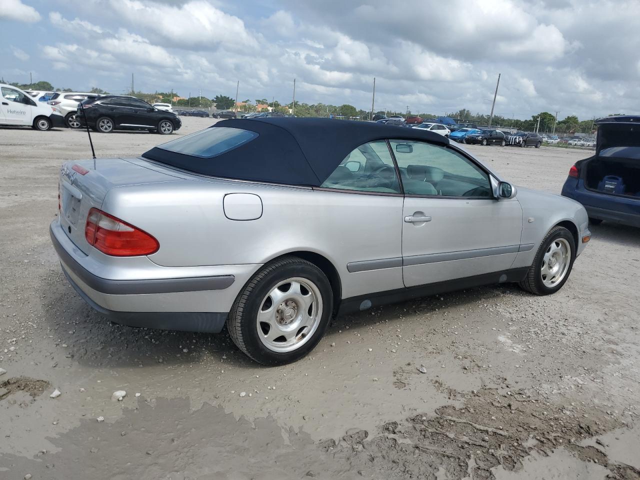 WDBLK65G5XT027301 1999 Mercedes-Benz Clk 320