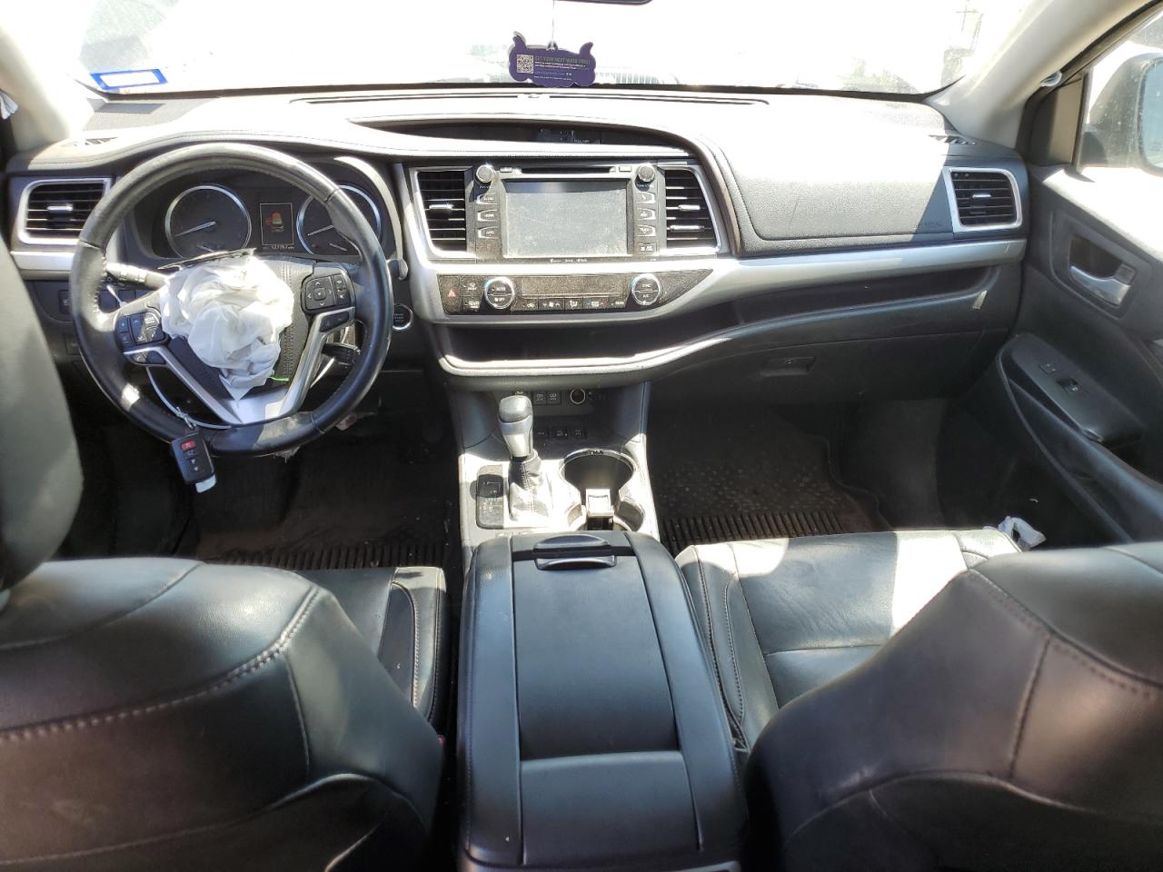 5TDJZRFH9JS528081 2018 Toyota Highlander Se