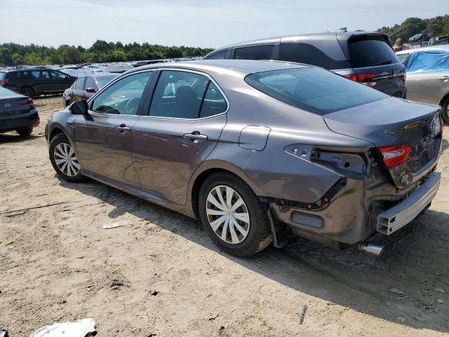 VIN 4T1B31HK1JU001613 2018 Toyota Camry, LE no.2