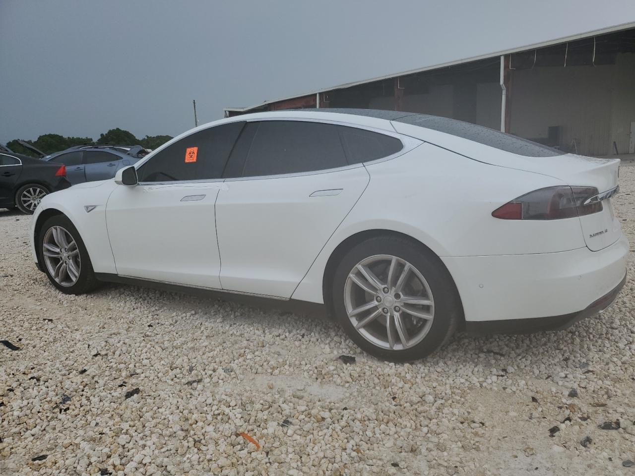 Фото: 5YJSA1E1XGF127069 - 2