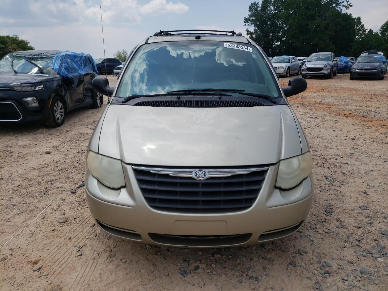 Lot #2952036721 2005 CHRYSLER TOWN & COU