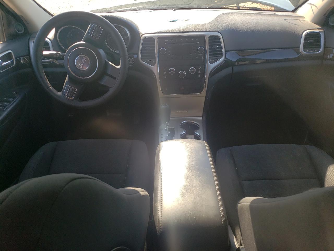 1J4RR4GG5BC521492 2011 Jeep Grand Cherokee Laredo