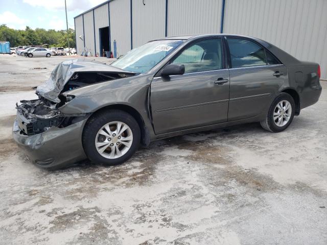 2004 Toyota Camry Le VIN: 4T1BF32K94U576705 Lot: 61750954