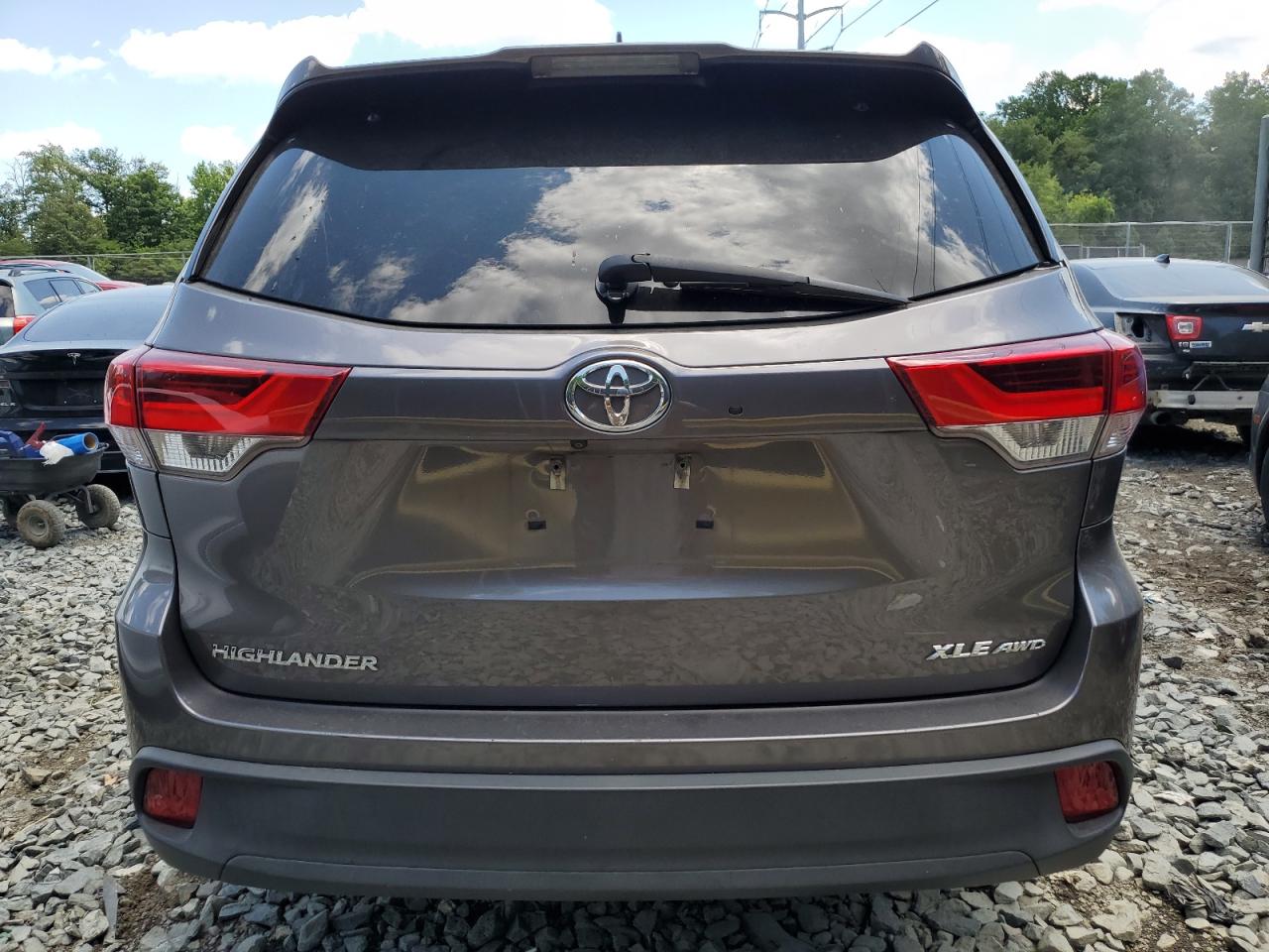 5TDJZRFH7HS521754 2017 Toyota Highlander Se
