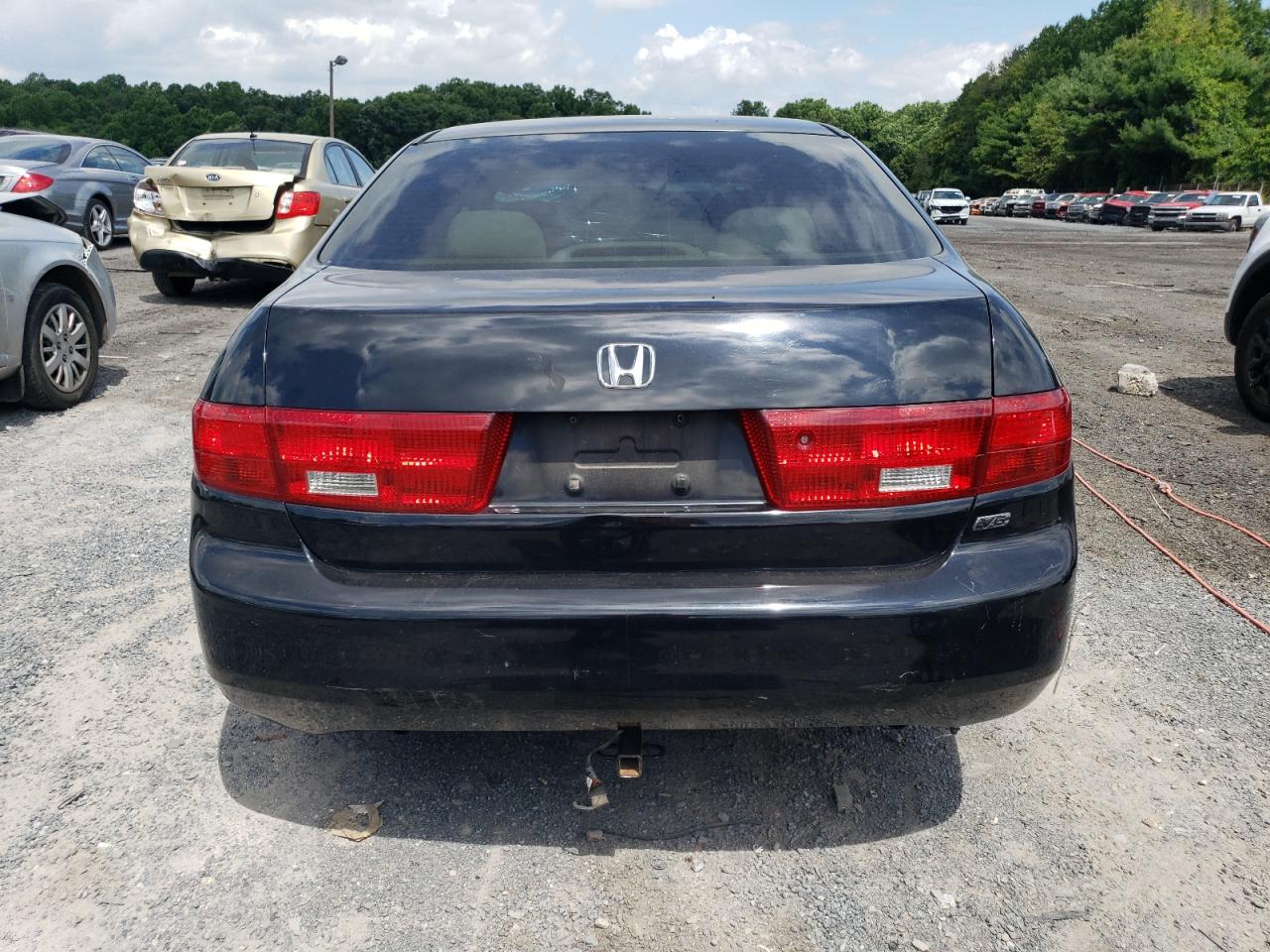 1HGCM66325A070933 2005 Honda Accord Lx