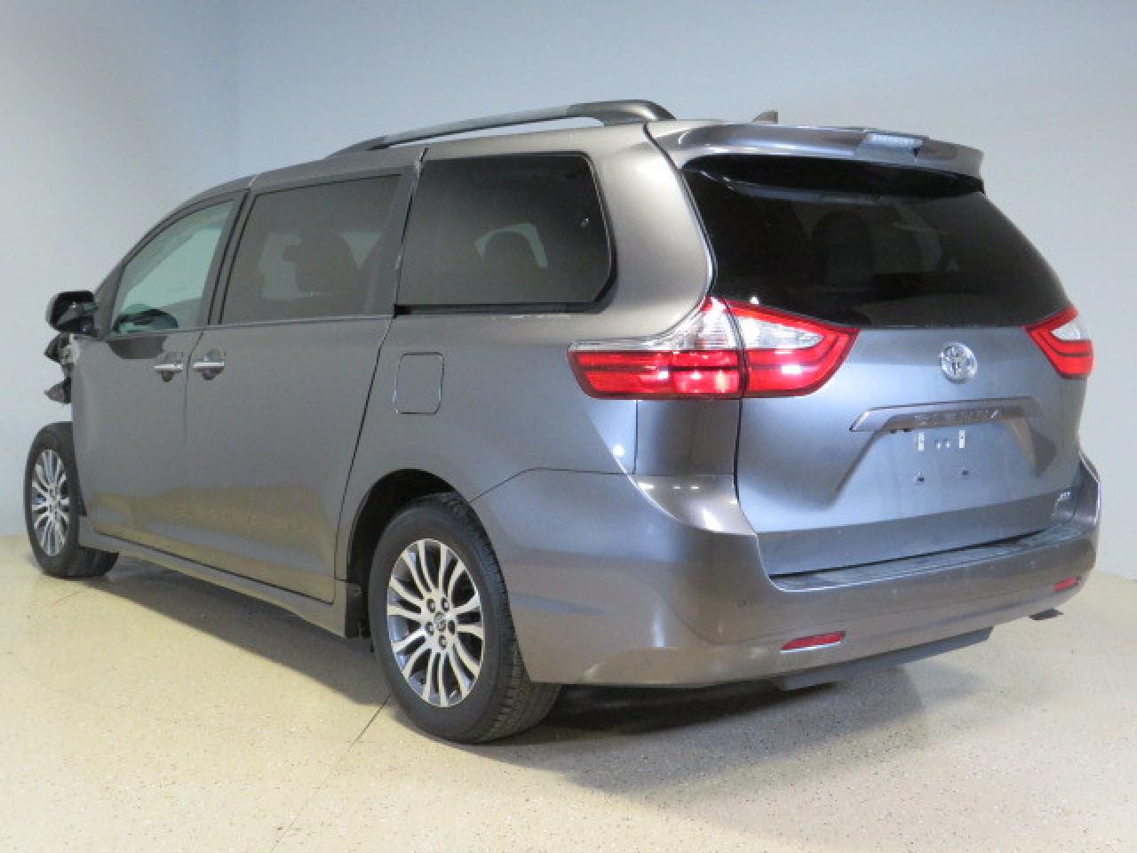 2018 Toyota Sienna Xle vin: 5TDYZ3DC3JS921237