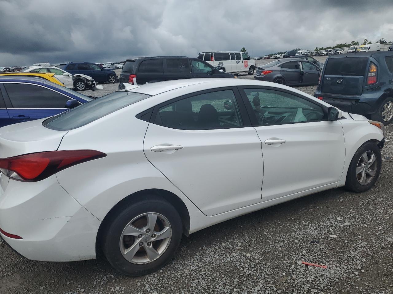 Lot #2715696930 2015 HYUNDAI ELANTRA SE