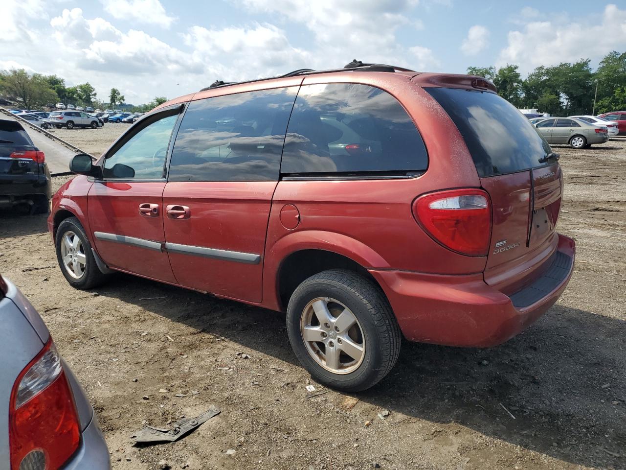 Lot #3020956925 2005 DODGE CARAVAN SX