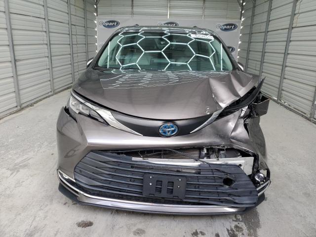 2021 TOYOTA SIENNA XLE - 5TDYRKEC9MS017440