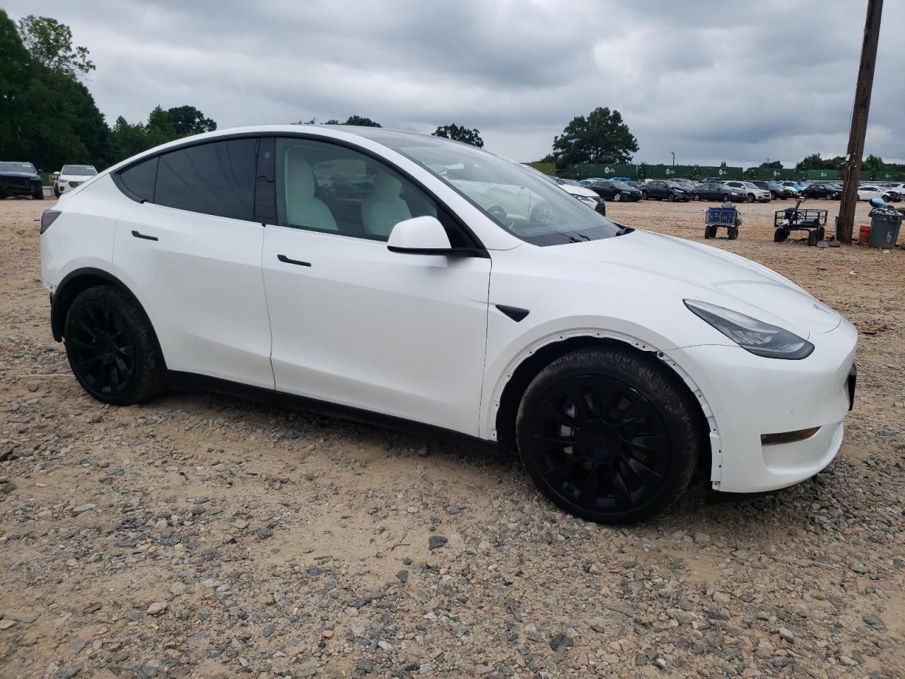 2021 Tesla Model Y vin: 5YJYGAEE3MF144450