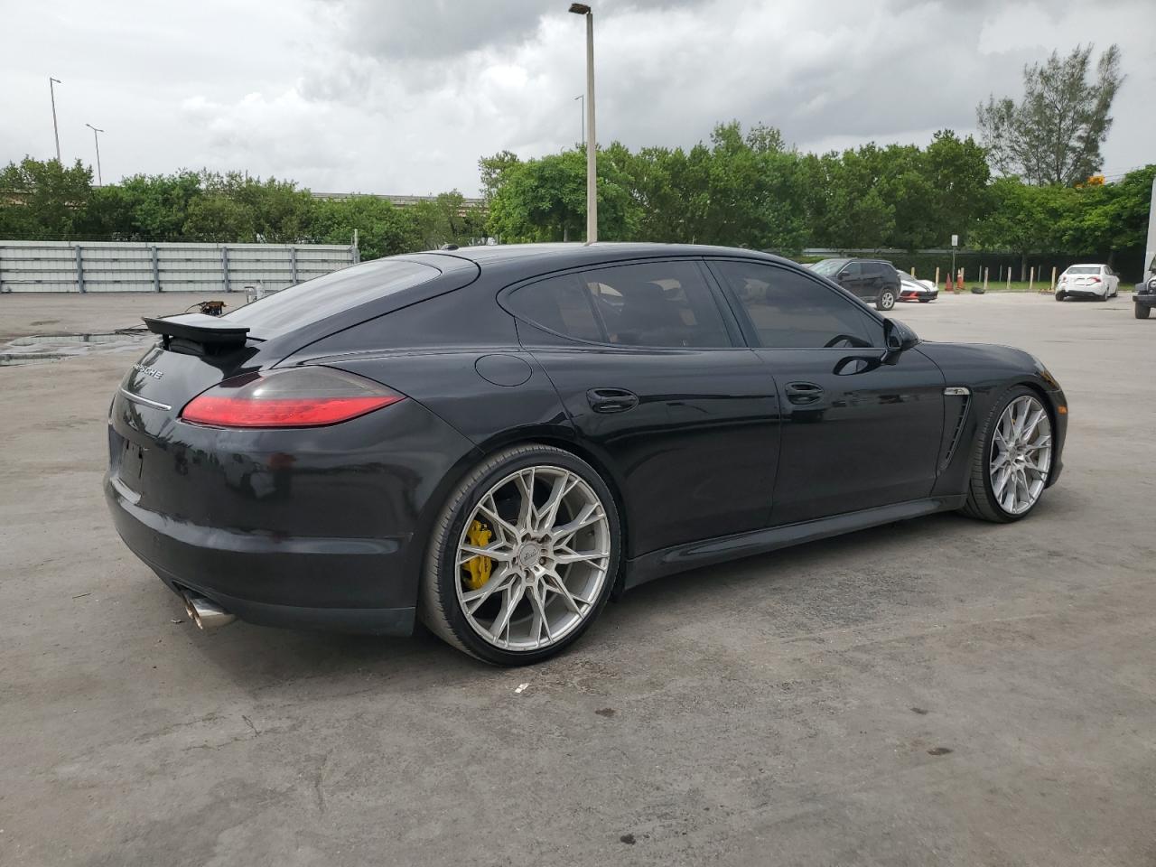 WP0AA2A7XBL012764 2011 Porsche Panamera 2