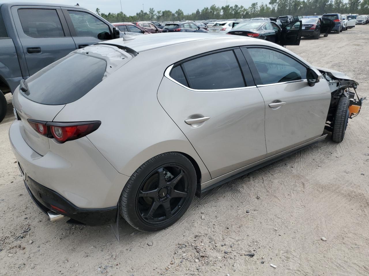 2023 Mazda 3 Premium vin: JM1BPAMM8P1622048