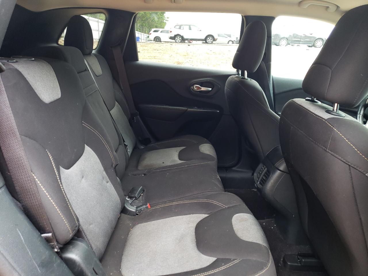 1C4PJLAB2GW329822 2016 Jeep Cherokee Sport