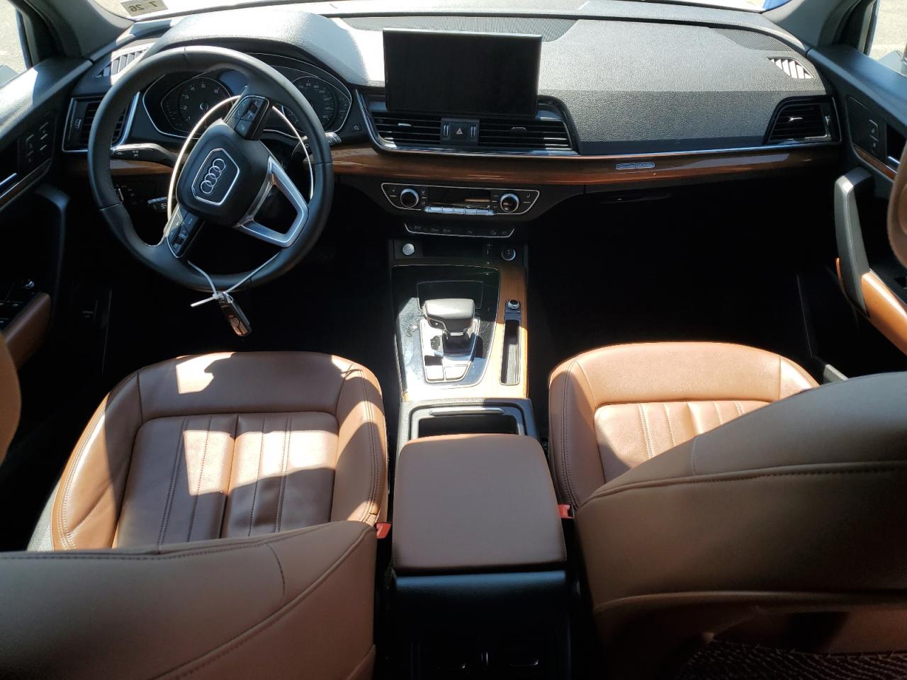 WA1AAAFY8M2114126 2021 Audi Q5 Premium