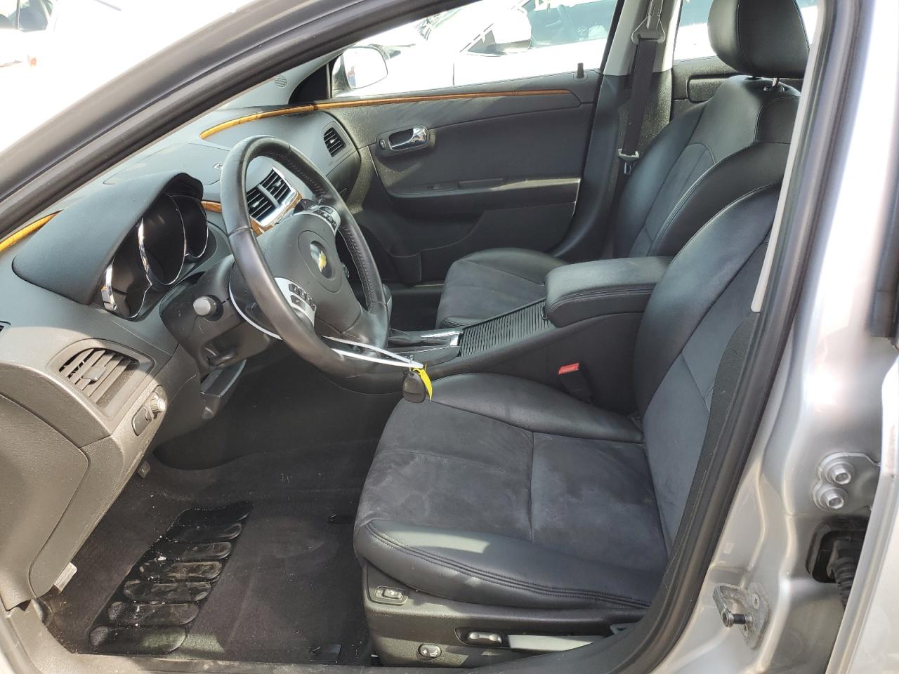 1G1ZD5E79AF318723 2010 Chevrolet Malibu 2Lt