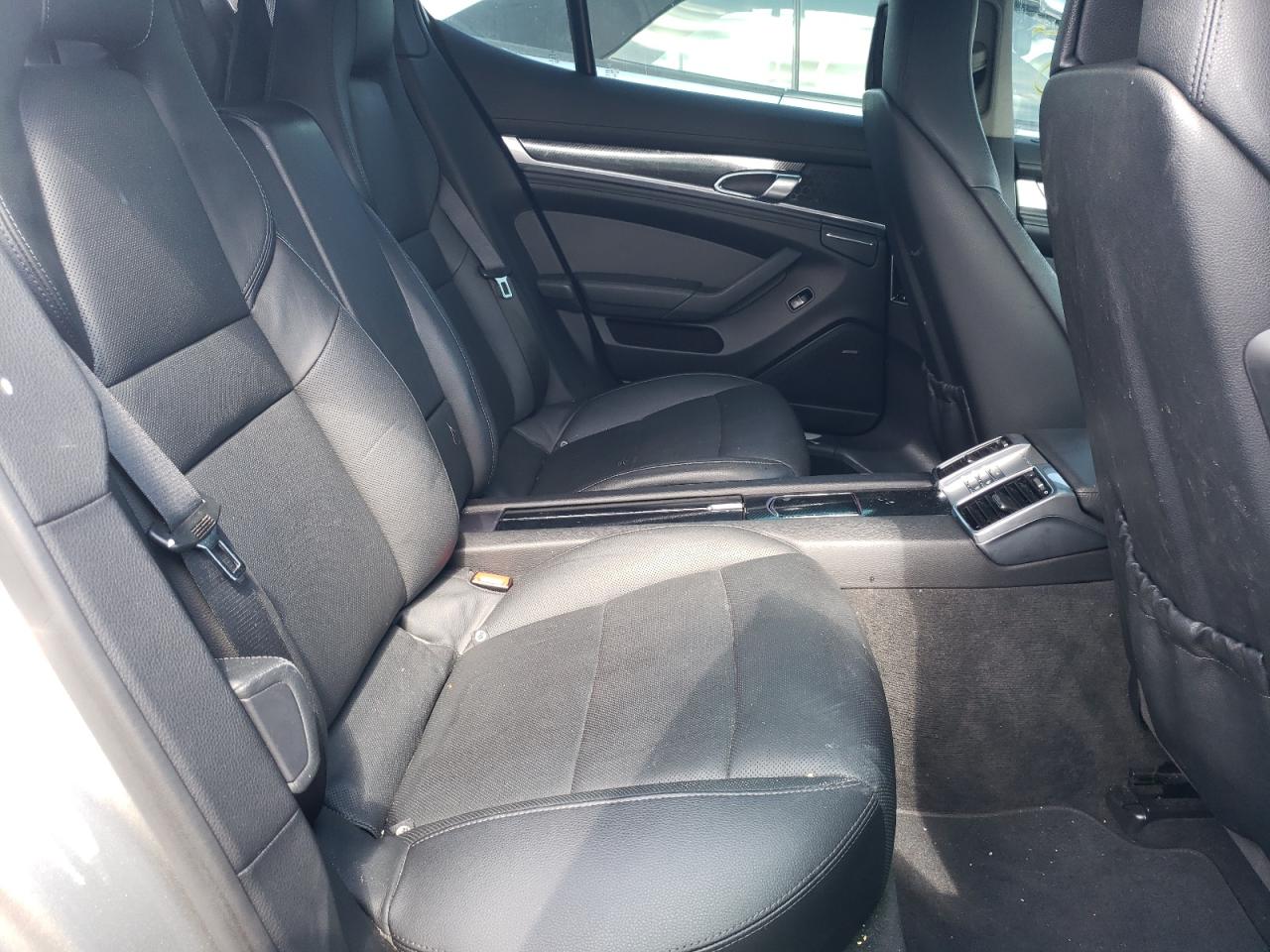 WP0AA2A76BL011272 2011 Porsche Panamera 2