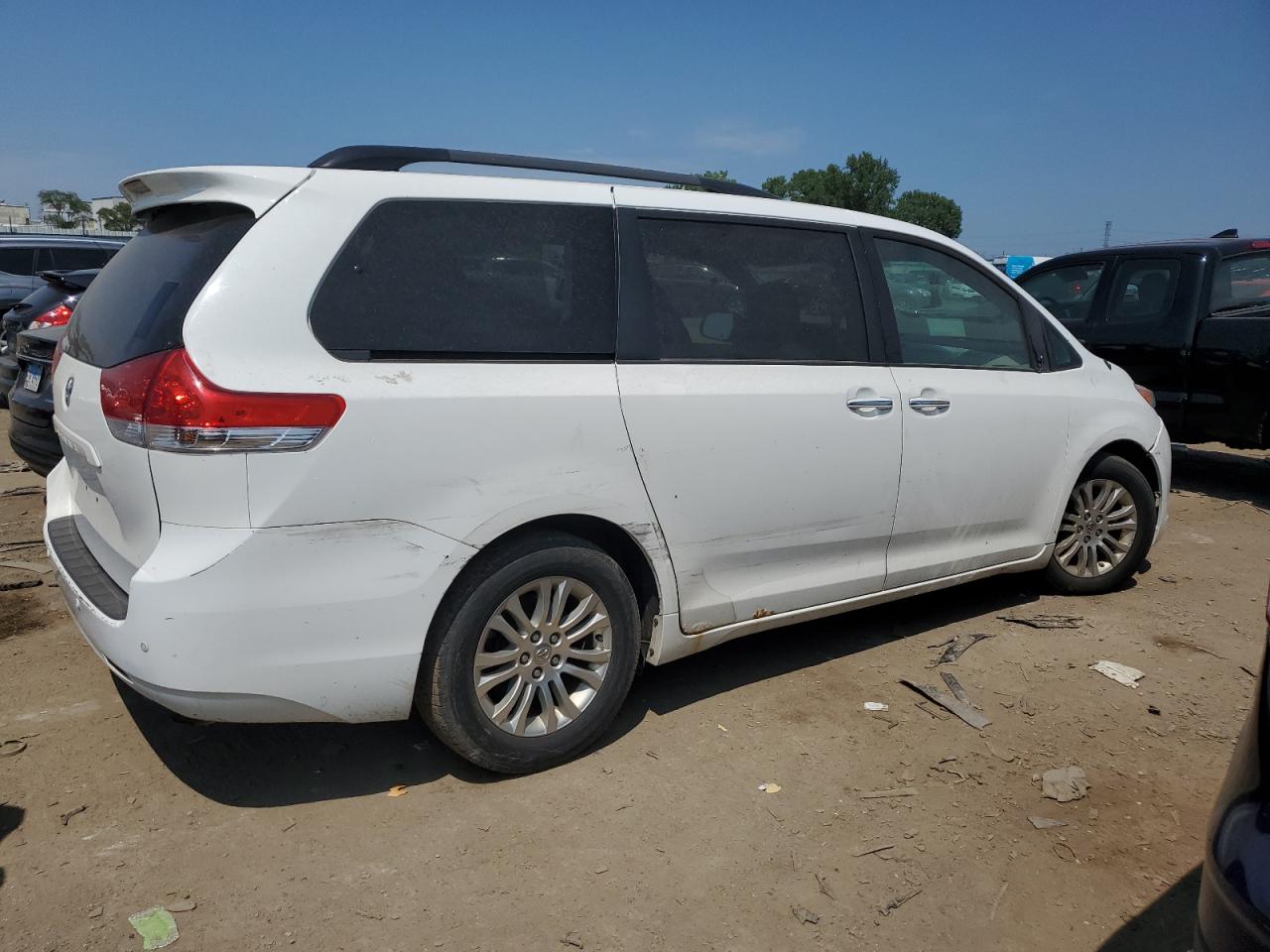 2014 Toyota Sienna Xle vin: 5TDYK3DC1ES510543