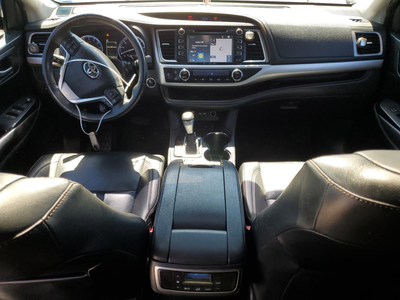 5TDJZRFH9KS580389 2019 Toyota Highlander Se