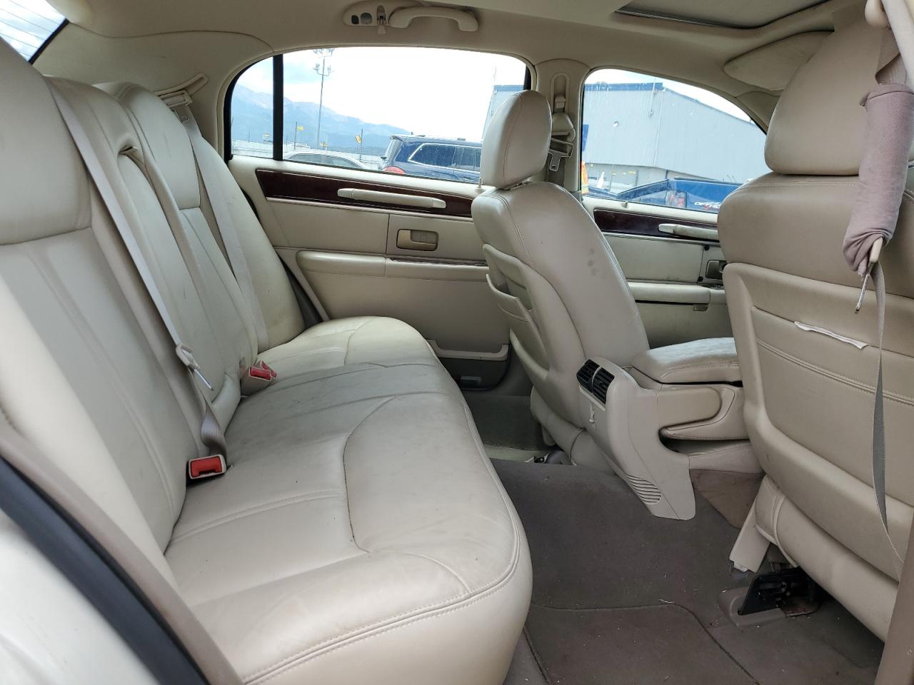 1LNHM83W94Y639888 2004 Lincoln Town Car Ultimate