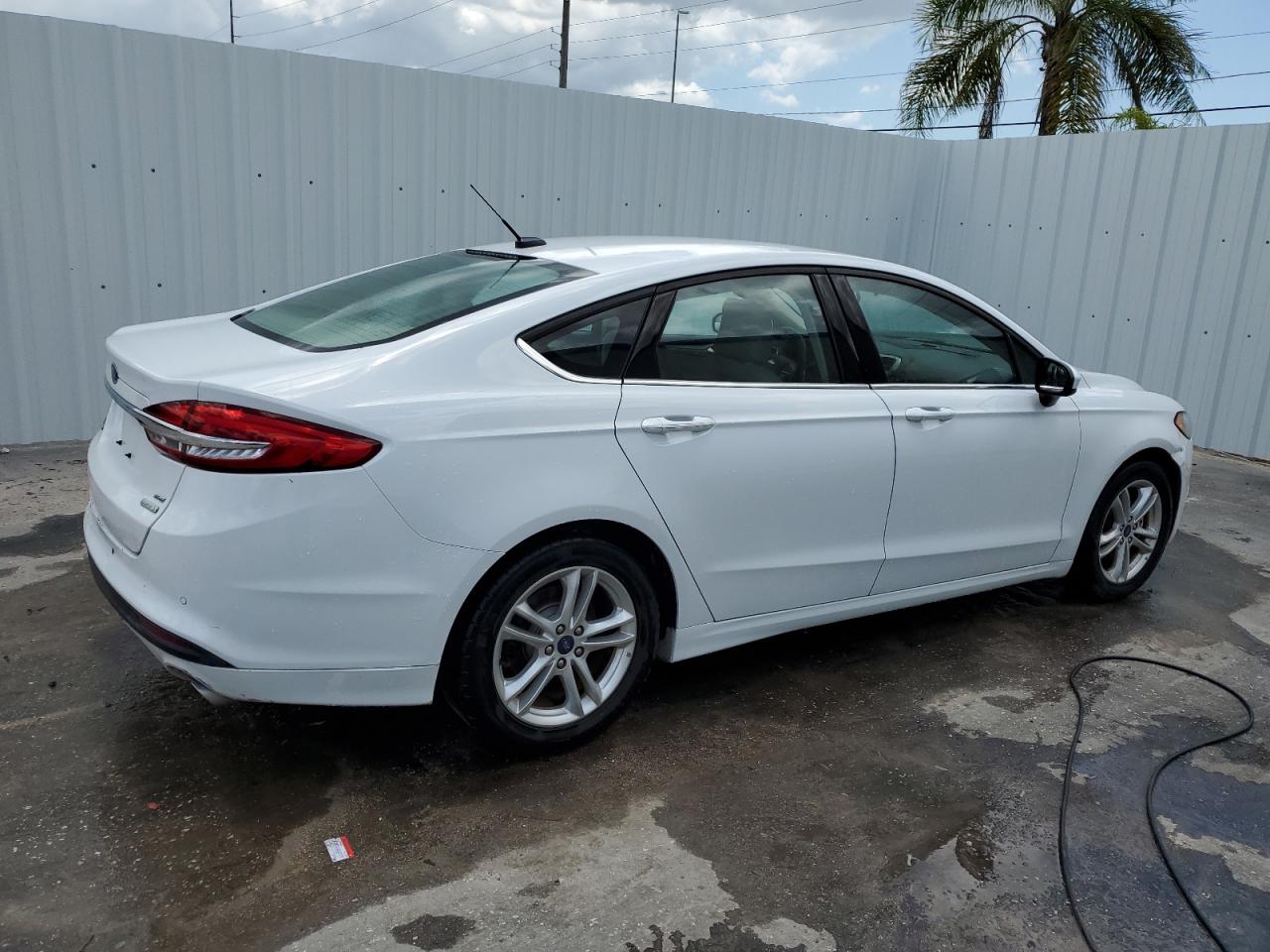 3FA6P0HD1JR179296 2018 Ford Fusion Se