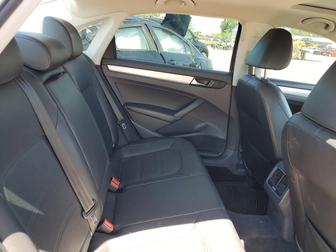 1VWBN7A34DC054866 2013 Volkswagen Passat Se